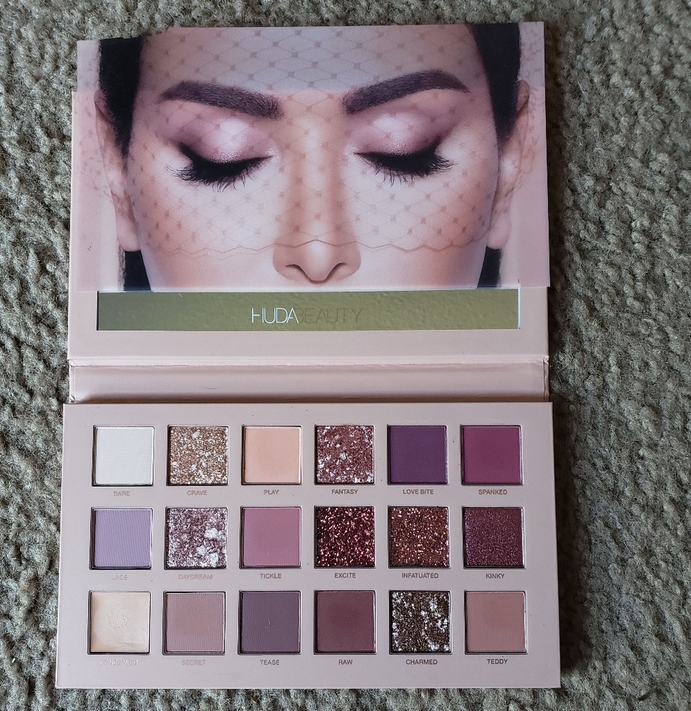 HUDA BEAUTY palette